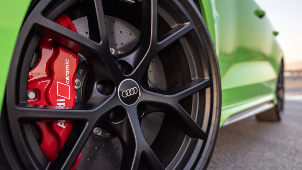 Only 2 Mainstream Cars Are Still Running A 5-Cylinder Engine, And The USA Only Has Access To One