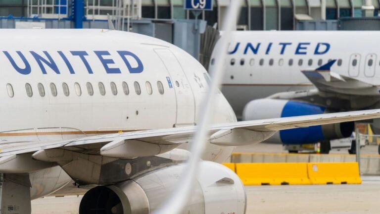 Flying this weekend? 3 major airlines are letting travelers change flights for free