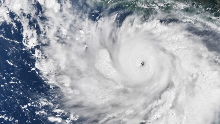 Earth’s 2 biggest oceans are showing a strange—and unsettling—new pattern