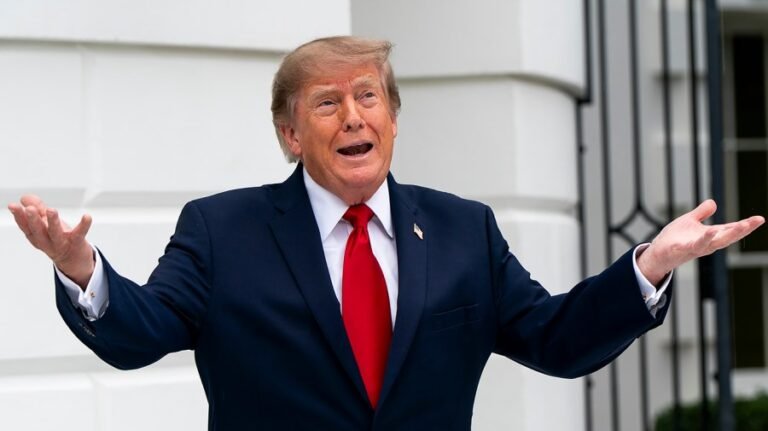 Trump boasts about economy, slams 'fake news' amid media battle