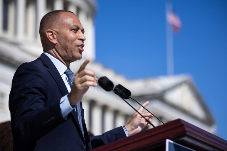 Democrats keep pressure on Hakeem Jeffries to punish rogue members