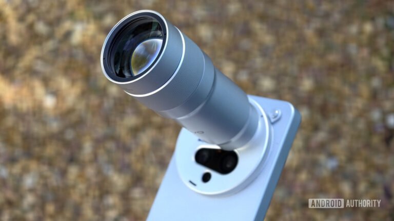 This phone could support a crazy 500mm teleconverter lens for 20x optical zoom