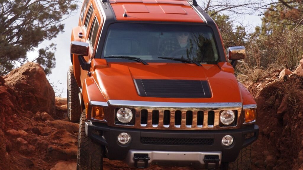 V8 Engine, 300-HP, Front Diff Lock - The Hummer H3 Is The Cheap Hardcore Off-Roader You Forgot About