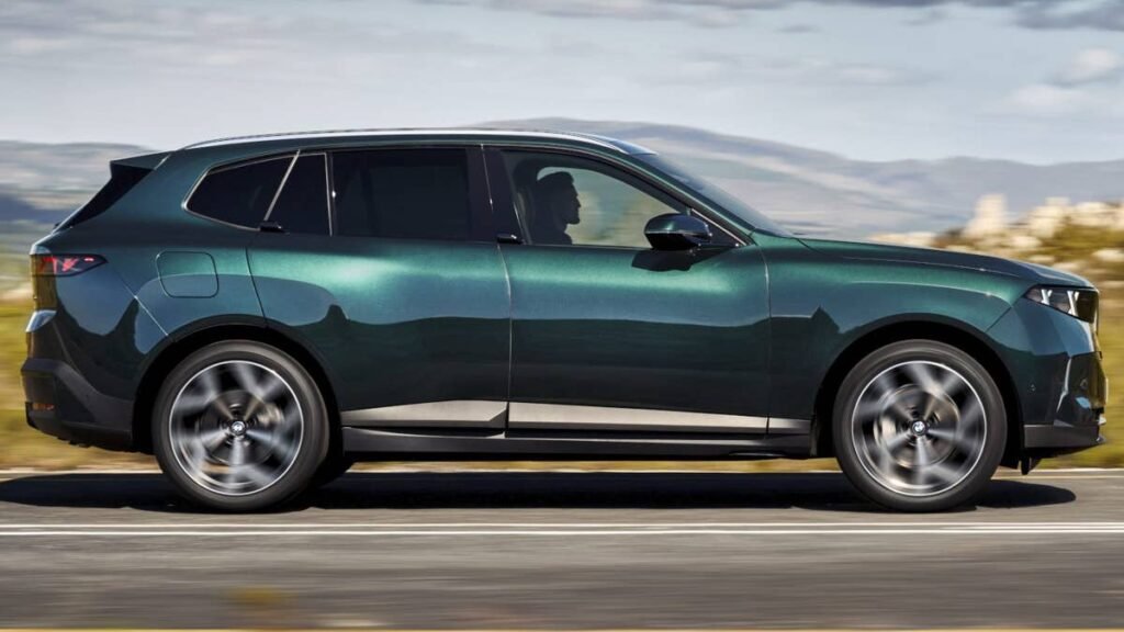 BMW Wants to Put Screens and Fingerprint Scanners in Door Handles