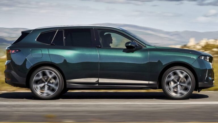 BMW Wants to Put Screens and Fingerprint Scanners in Door Handles