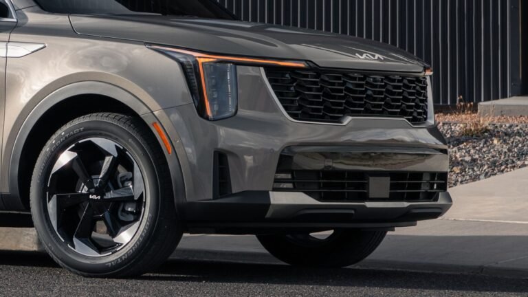 Kia Kills Affordable Sorento PHEV, Only 1 Trim Left