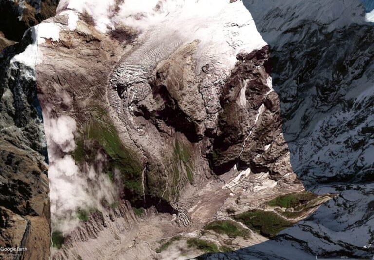 Precursory indications of movement for the 26 August 2026 Langtang Lirung landslide in Nepal
