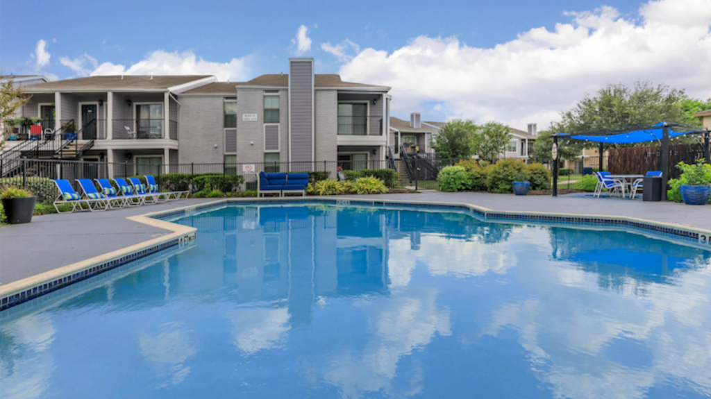 Sorrento Offloads 324-Unit Houston Apartment Community