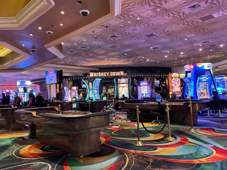 I've lived in Las Vegas for almost 20 years. Tourists should stop wasting money on these 5 things.