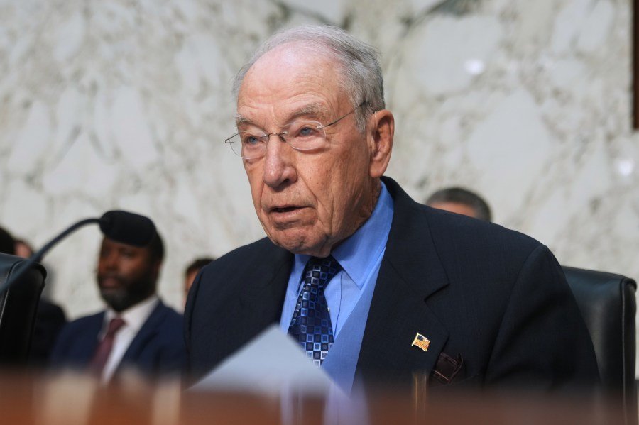 Grassley calls on Trump administration to ban kratom 'NOW'