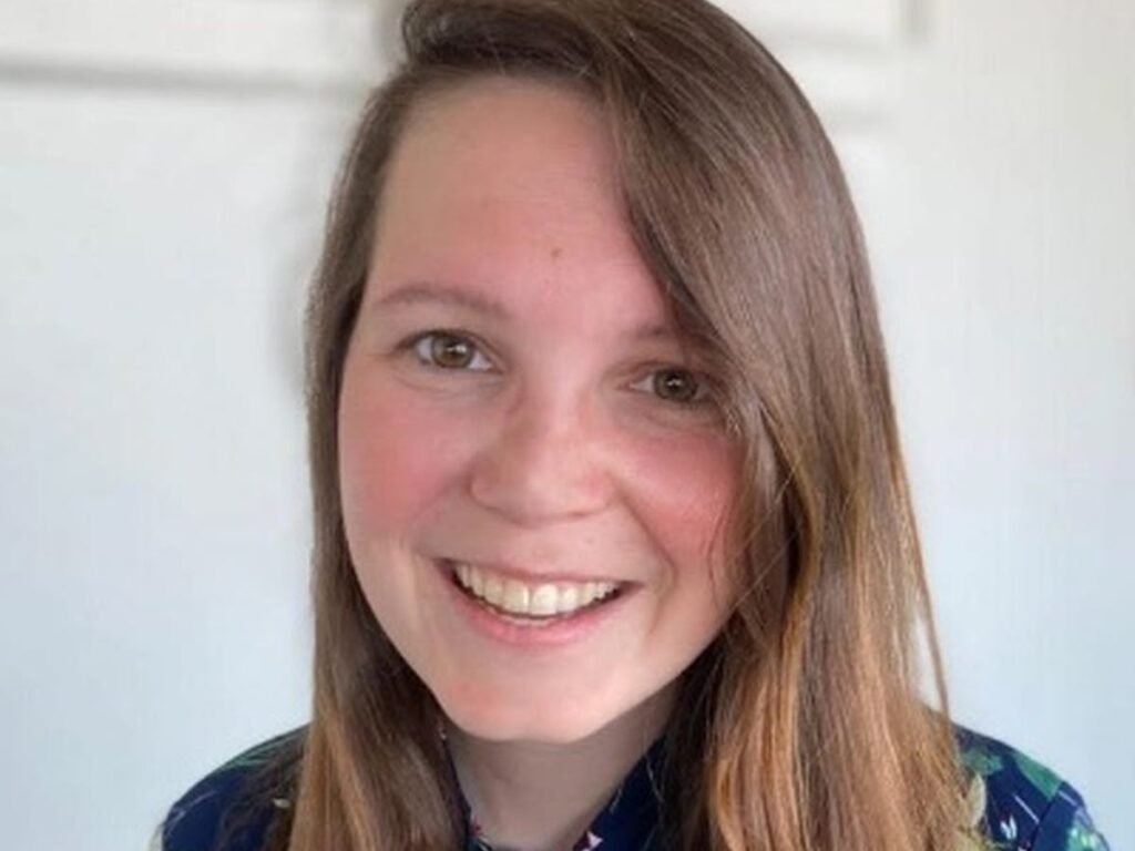 I reached Coast FIRE at 34 on a teacher's salary. Here's how I did it while still enjoying life.