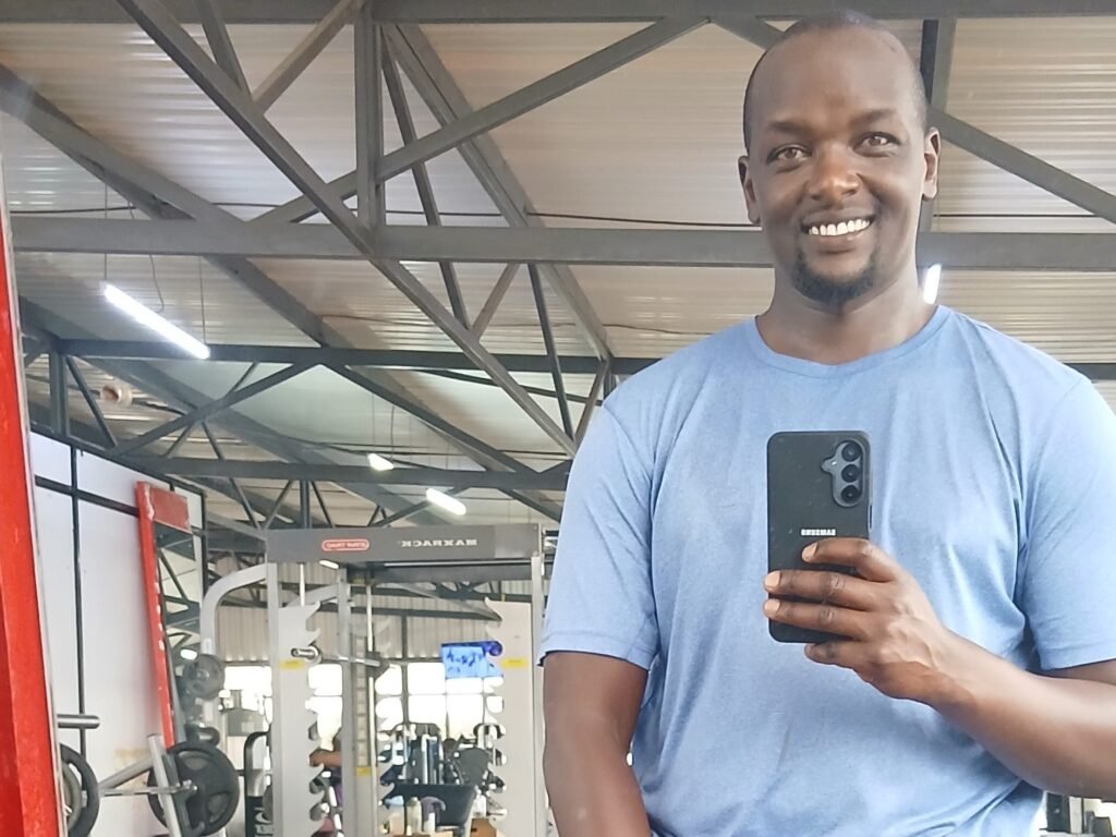 I work 4 p.m. to midnight, and I love my schedule. Here's how I make time for sleep, the gym, and relaxing.