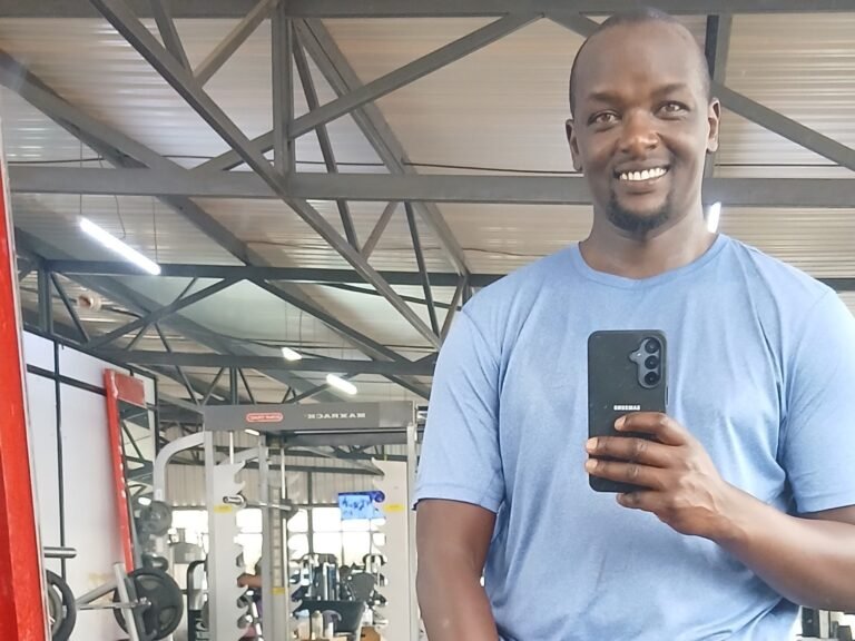 I work 4 p.m. to midnight, and I love my schedule. Here's how I make time for sleep, the gym, and relaxing.