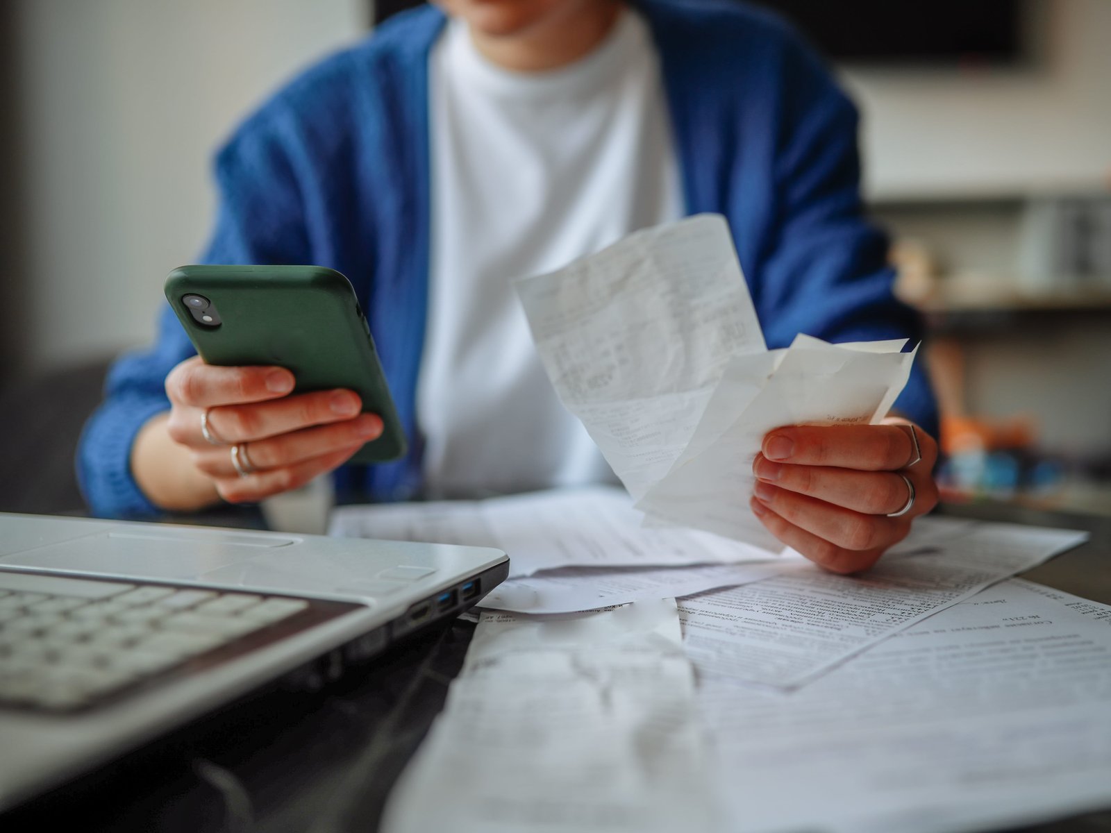 What the rich and poor have in common: They say they're living paycheck to paycheck