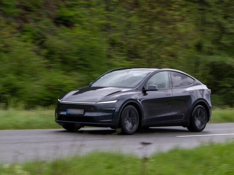 Wait: Your autonomous Tesla won't drive everywhere just yet