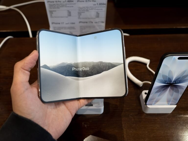 Apple's iPhone Duo is getting roasted over screen cracks