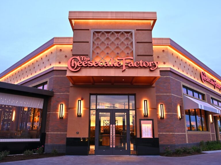 Cherry on top: Cheesecake Factory dishes out an earnings win from the center of the Obama-Trump controversy