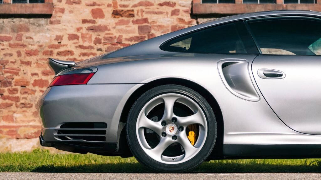This 760,000-Mile Porsche 911 Turbo Proves That It's The Ultimate Daily Supercar