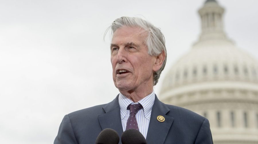 Democrat rips 'insanely corrupt' raid on Omar's home