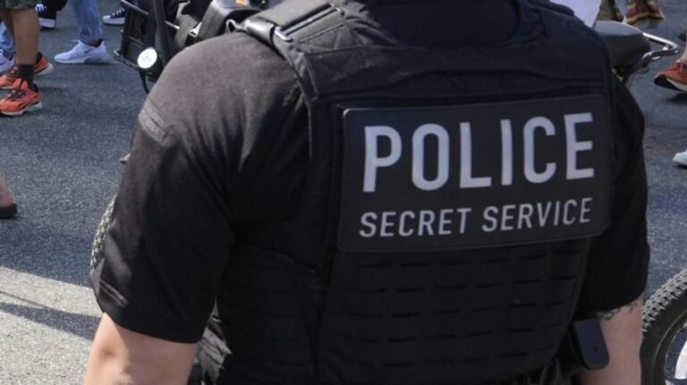 Secret Service closes road near White House due to suspicious package