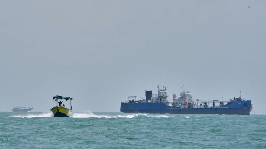 Iran: 7 ships hit in the Strait of Hormuz