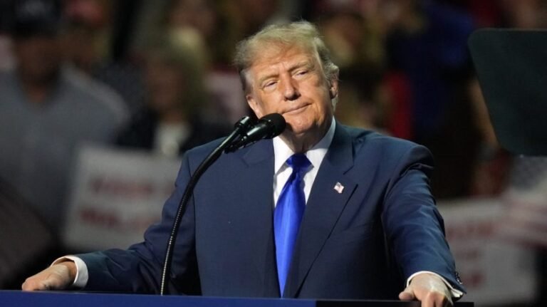 Trump pushing to turn one of his golf courses into presidential retreat