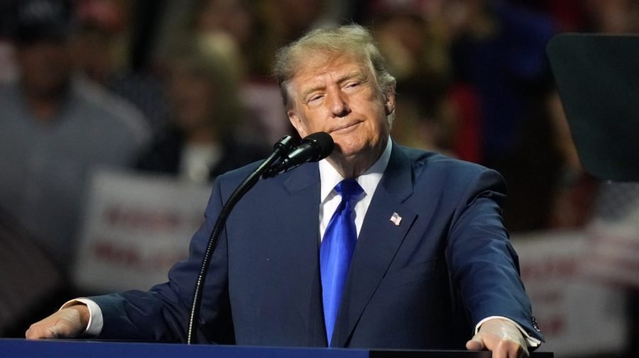 Trump pushing to turn one of his golf courses into presidential retreat