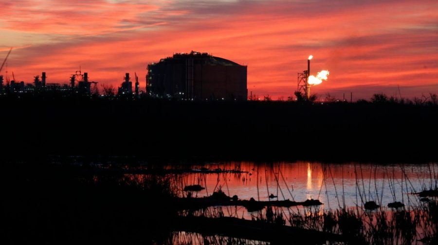 Energy regulators speed up approvals for gas export facility expansions