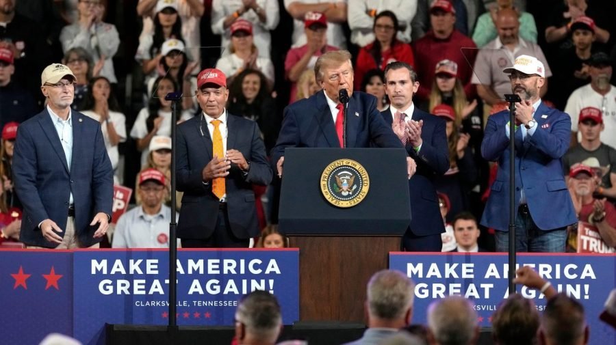 Trump 'thinking of' renaming Atlantic or Pacific