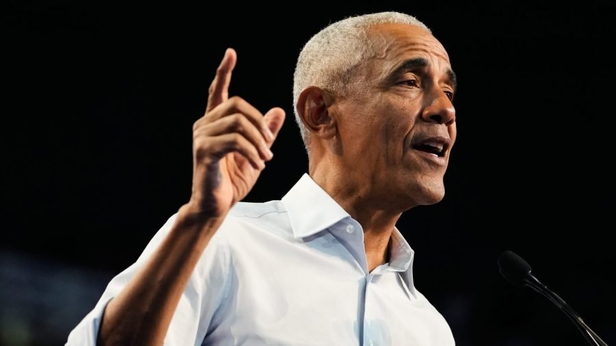 Obama knocks White House's response to Cheesecake Factory jab: 'These are not serious people'  