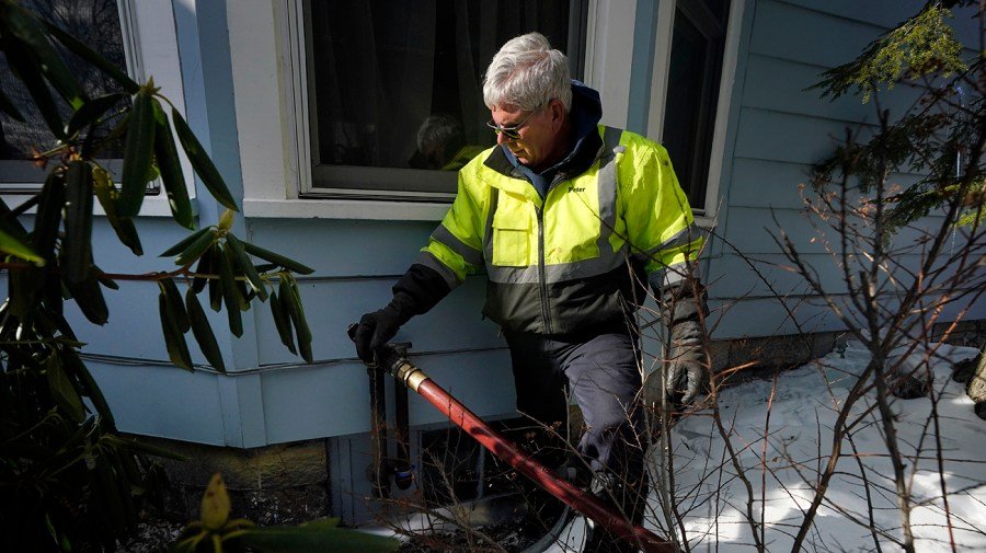 Home heating costs threaten to chill GOP vote in key Senate races