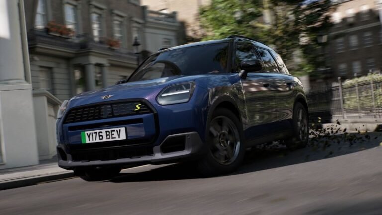 New MINI Countryman SE Midnight Edition - pictures