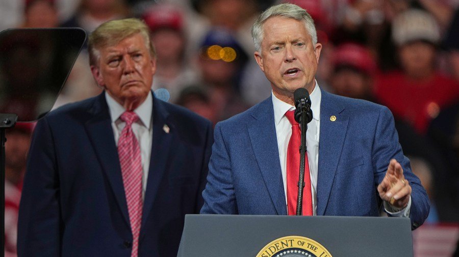Marshall faces final debate in fight for political life