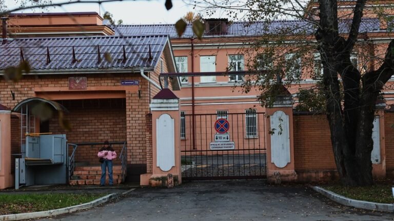Russia's secrecy raises anxiety around plague
