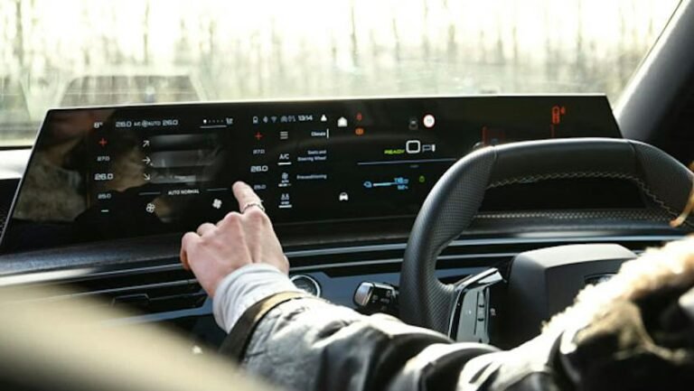 No ban on car touchscreen climate controls, say safety experts