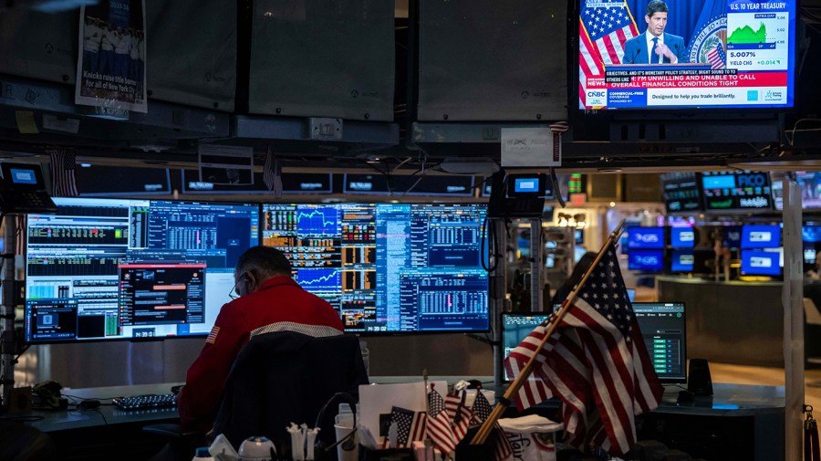 Markets tank on final Friday before elections