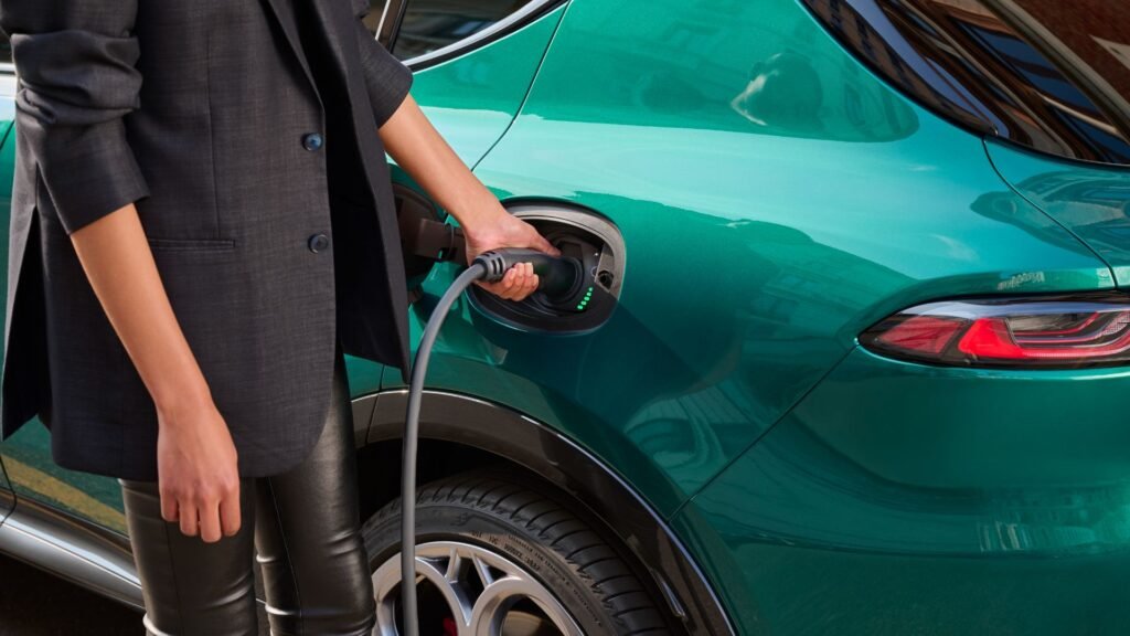 Hybrid vs.Electric: Weighing Up Real-Life Pros And Cons