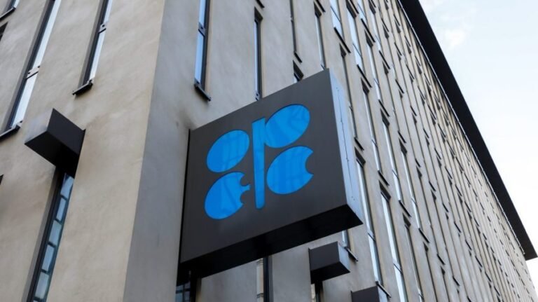 Large oil exporters agree to continue consistent production in November