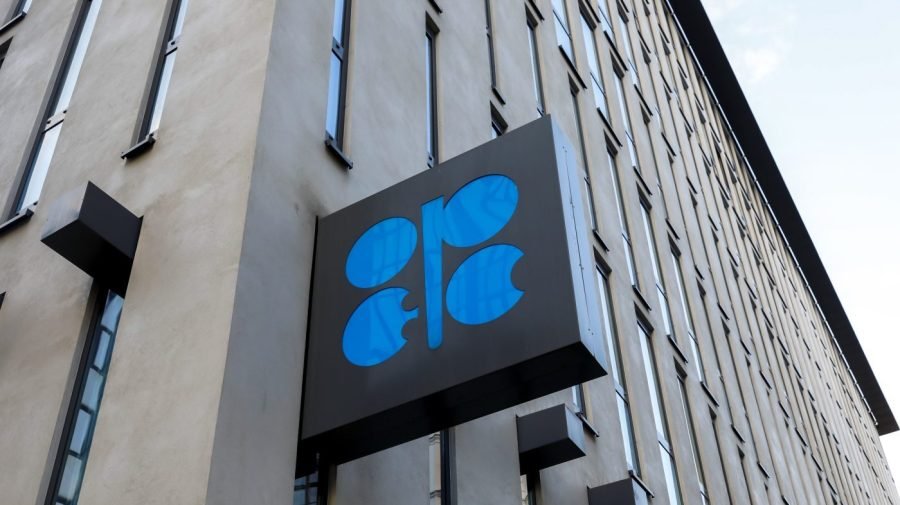 Large oil exporters agree to continue consistent production in November