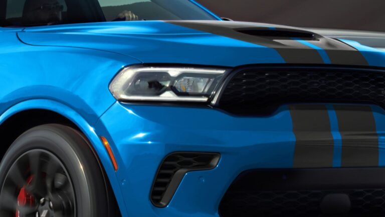 A 15-Year-Old Muscle Box Is Outselling Lexus’ Shiniest New 3-Row SUV