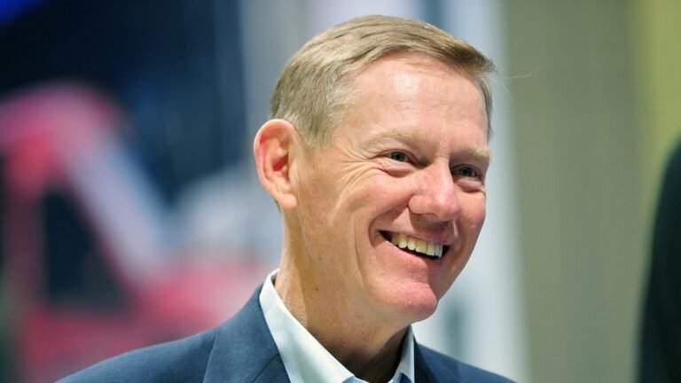 How Ex-Ford CEO Alan Mulally Endured Consumer Reports Criticizing His Brand New SUV
