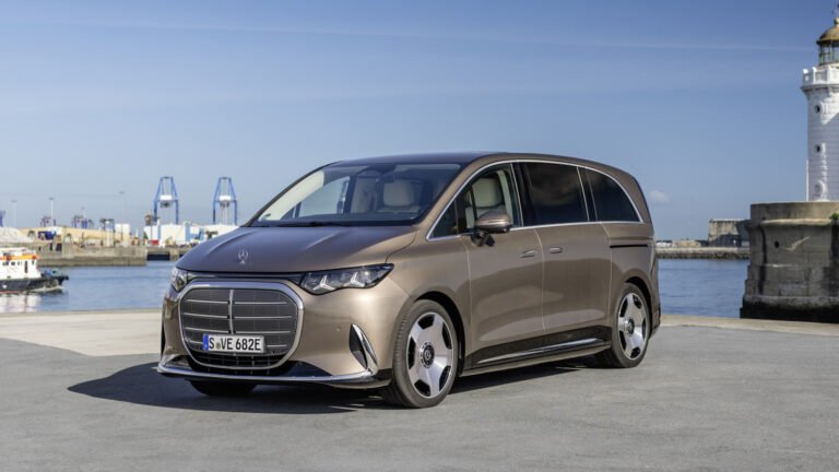 Child Crashes Mercedes-Benz VLE Show Vehicle At Paris Motor Show