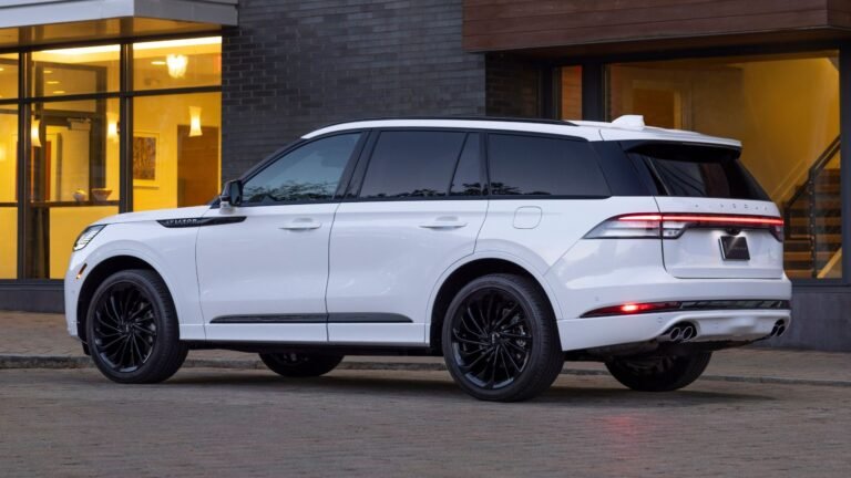 Lincoln Has Dropped More Than Half Its Dealers In 7 Years, And It's Not Done Yet