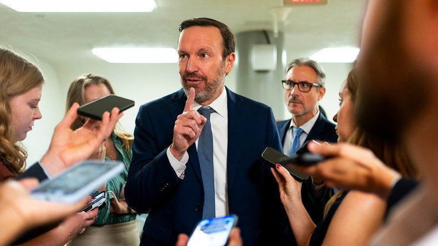 Murphy takes fight against Iran war to Middle East 