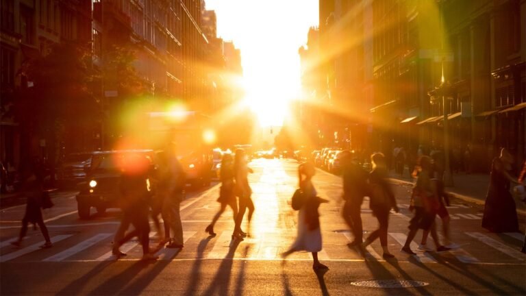 This new tool layers Wikipedia articles onto a map to make your half-hour walk more interesting