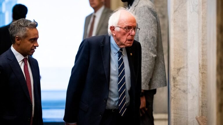 Sanders set to campaign for Nixon in Florida