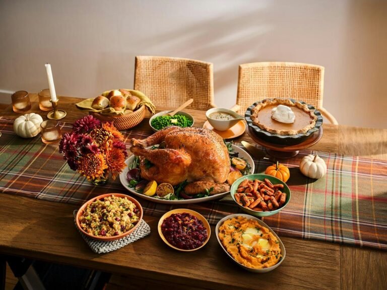 Aldi's $39 Thanksgiving Meal Deal Serves 10 People. Here's What's Included.